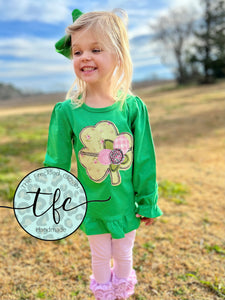 {Scribble Clover} applique tee